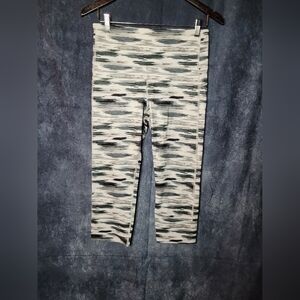 ✨️3/$25✨️ GAP Capri Patterned Leggings